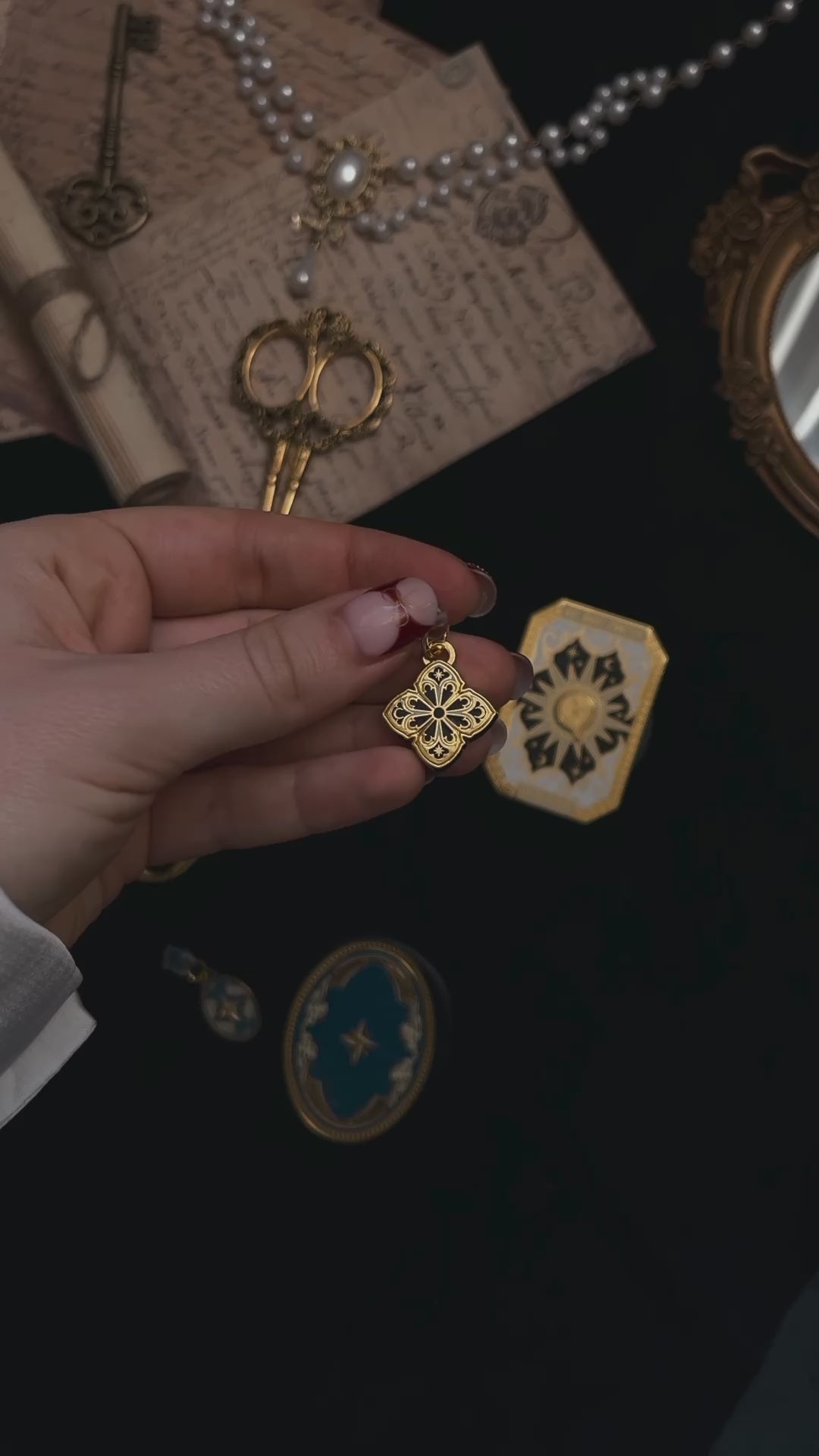 Academia - Dust Plug